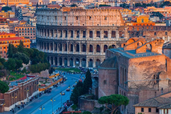 where to stay in rome colosseo district