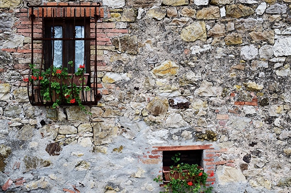 montalcino street wall